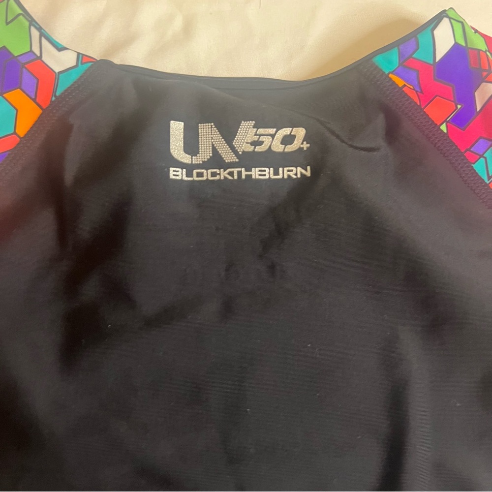 NWT Speedo XL Rainbow Brights Short Sleeve Rash Guard Swim Shirt Girls - Picture 8 of 8